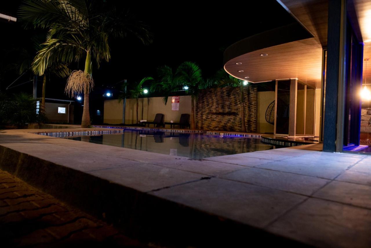 Emc Fully Furnished &Serviced Villas 4 Bedroom With Solar Power , Private Pool, Starlink Wifi ,Aircons & Dstv ルサカ エクステリア 写真