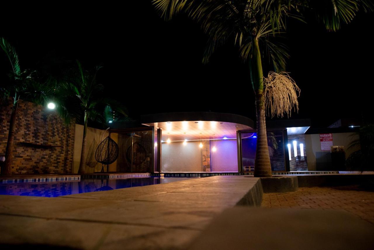 Emc Fully Furnished &Serviced Villas 4 Bedroom With Solar Power , Private Pool, Starlink Wifi ,Aircons & Dstv ルサカ エクステリア 写真