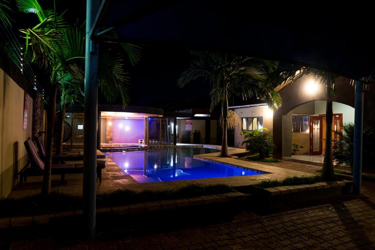 Emc Fully Furnished &Serviced Villas 4 Bedroom With Solar Power , Private Pool, Starlink Wifi ,Aircons & Dstv ルサカ エクステリア 写真
